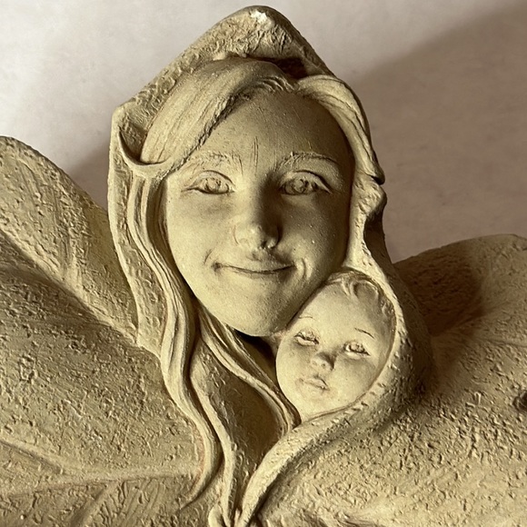 Carruth Studios A Mothers Love 2005 Concrete Wall Plaque Sculpture - Picture 2 of 4